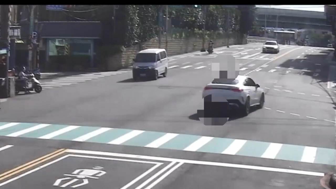 警方強調，雙方駕駛均持有合法駕照。（圖／東森新聞）