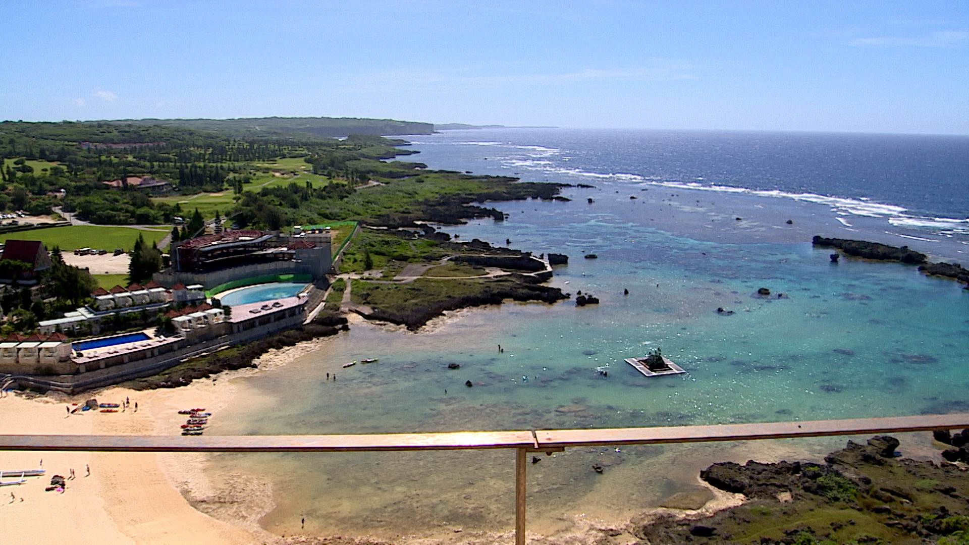 一望無際的清澈海水,構築出有「東洋第一美」美譽的宮古島。(圖/東森新聞)