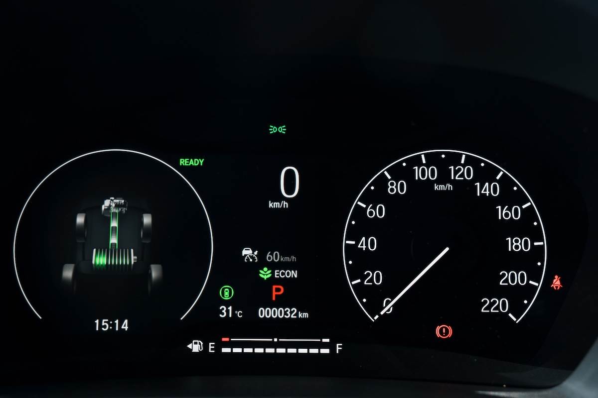 頂規的e:HEV Prestige 更搭載「7吋TFT彩色液晶儀表」。（圖／林昱丞攝影）