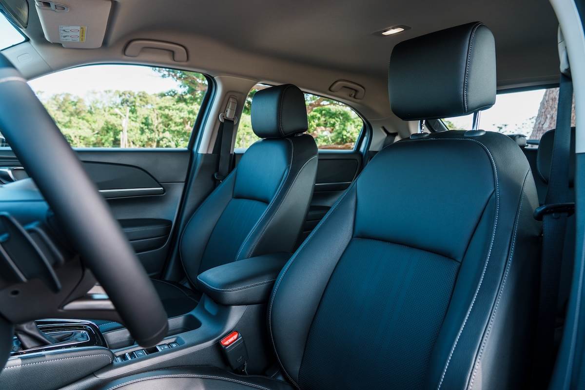 駕駛座8向電動座椅調整也是頂規的e:HEV Prestige的配備。（圖／林昱丞攝影）