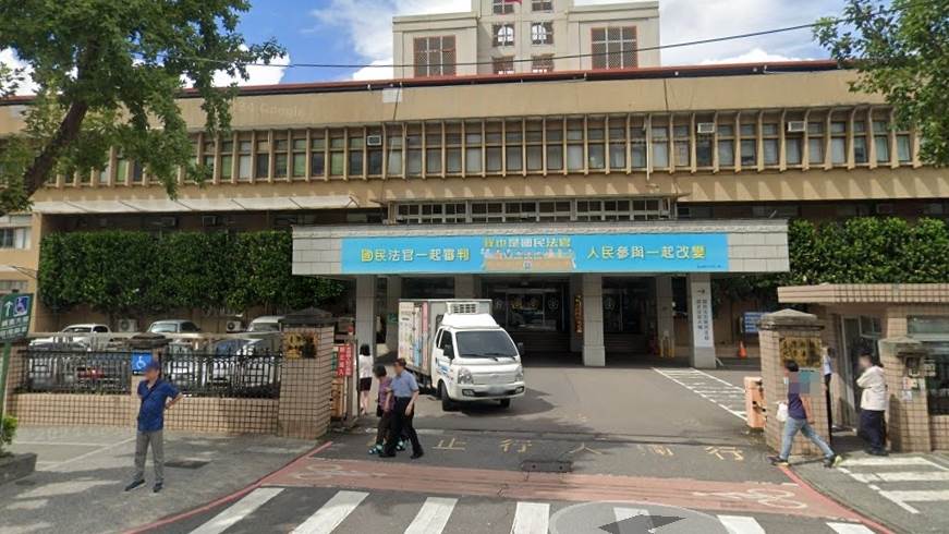 警方依家庭暴力、妨害自由及恐嚇等罪嫌移送新北地檢署偵辦。（圖／翻攝自Google maps）