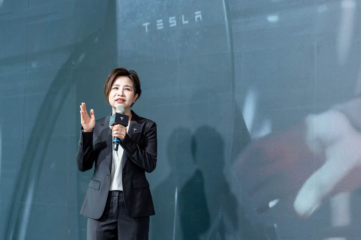 Tesla台灣總經理詹依宛分享Tesla全球AI科技與車輛和能源產品等發展革新。（圖／Tesla提供）