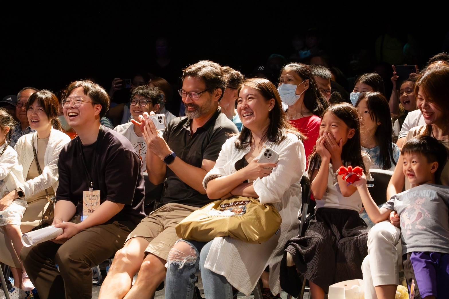 精彩演出，逗得觀眾合不攏嘴！（圖／Hemu Studio<a href='/search/tags/合木藝文空間/' target='_blank'>合木藝文空間</a>臉書提供）