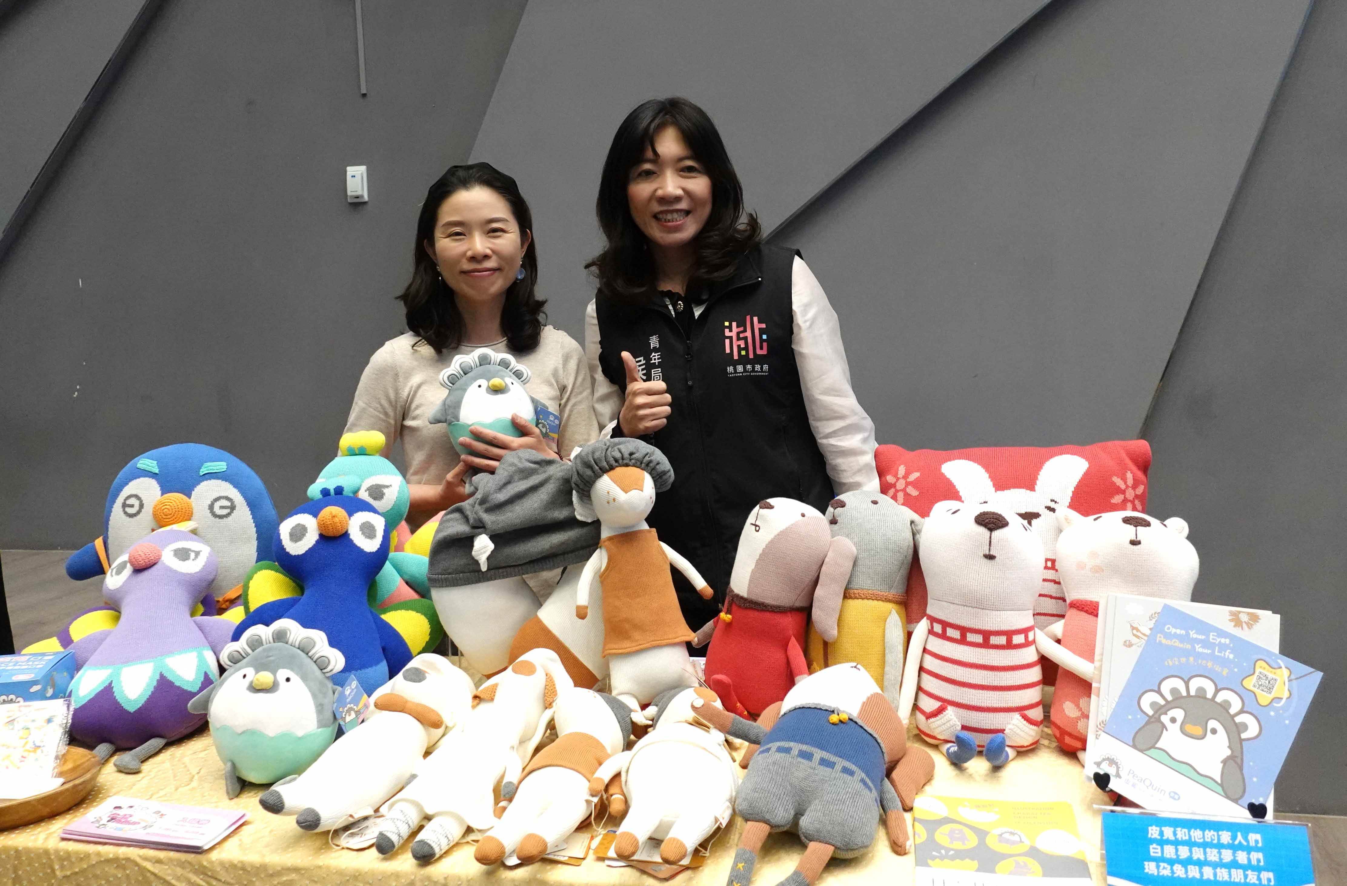 桃園市政府青年事務局侯佳齡局長與IP團隊合影華奧柏岩代表人合影。（圖／桃園市政府青年事務局提供）