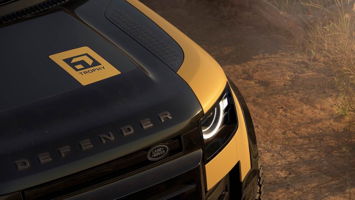 引擎蓋上有Trophy專屬徽飾點綴。（圖／JLR Taiwan提供）