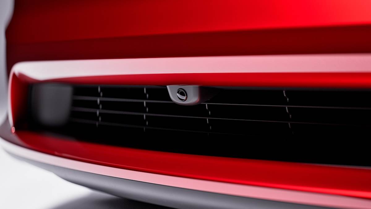 雙車款在保桿下方都新增了一顆鏡頭。（圖／Tesla提供）