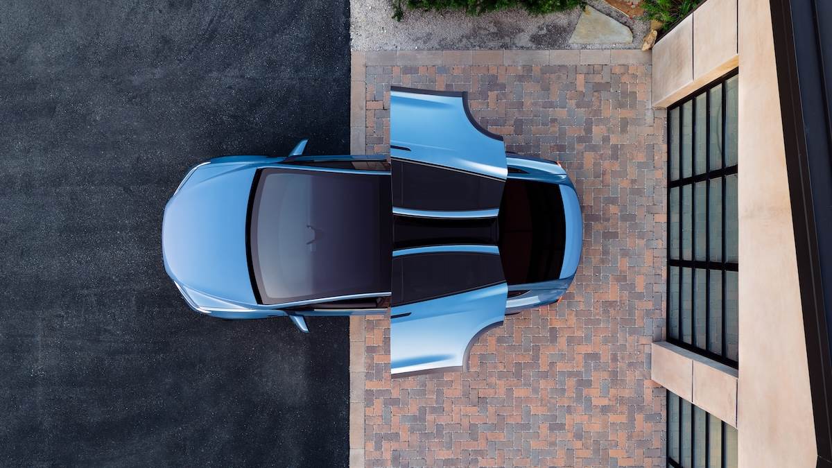 色皆新增了冰霜藍與曜石黑。圖為冰霜藍。（圖／Tesla提供）