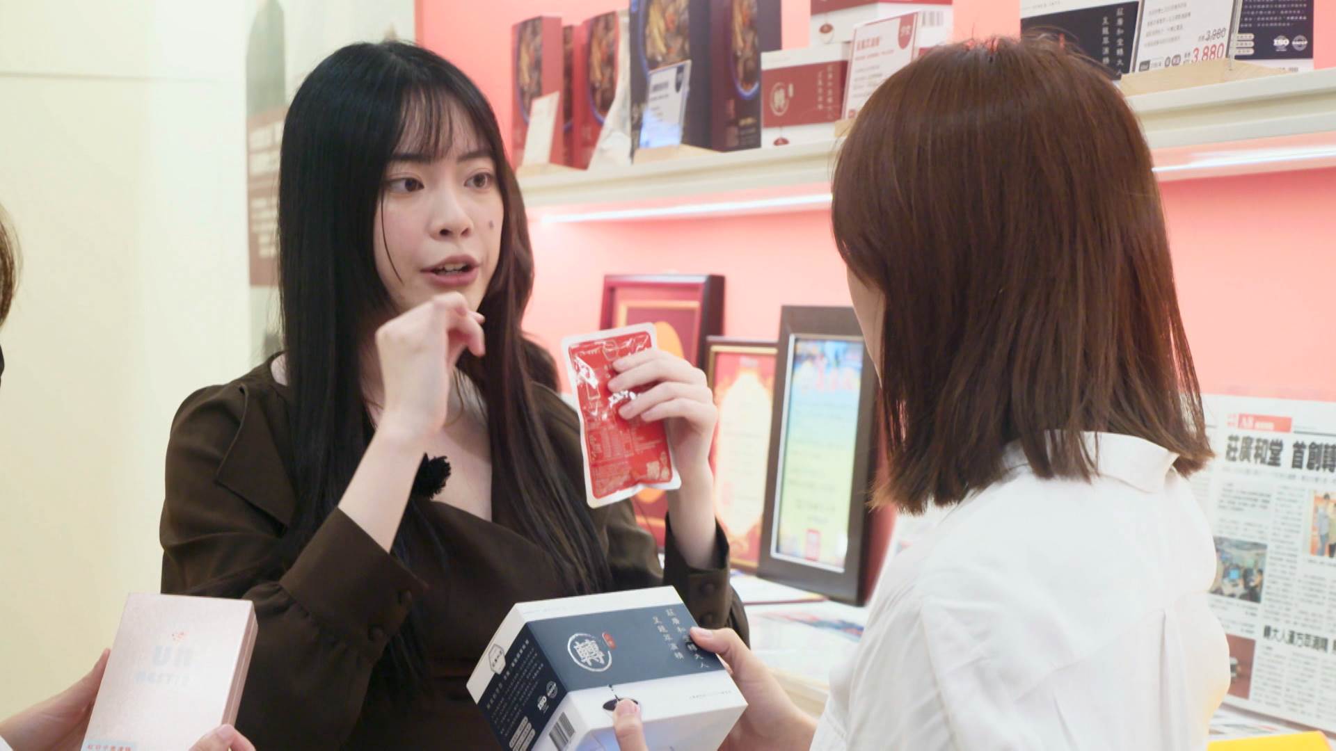 漢方草本入膳食，從源頭到包裝層層把關，致力照顧全家人健康。