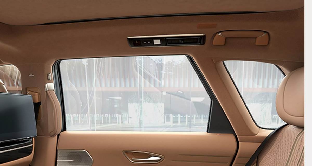 半透明模式下依舊可以觀看窗外景色，但同時保有一定程度的隱私性。（圖／豐田提供）