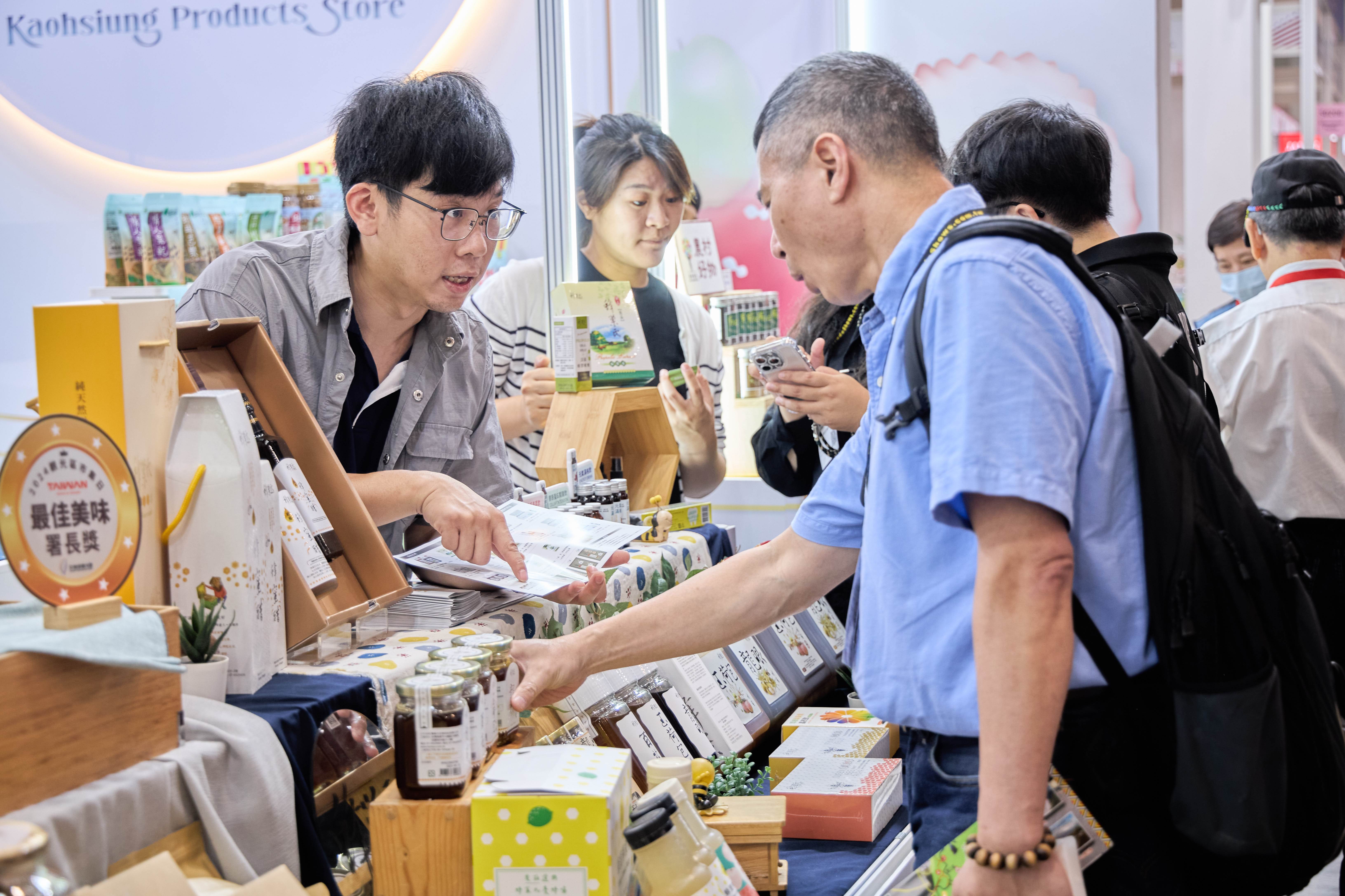 高市府農業局推動智慧農業有成，將科技導入農業生產、選別、銷售等流程，另透過加工設備、冷鏈設備的汰換更新，加強競爭力。（圖／高雄市政府農業局提供）