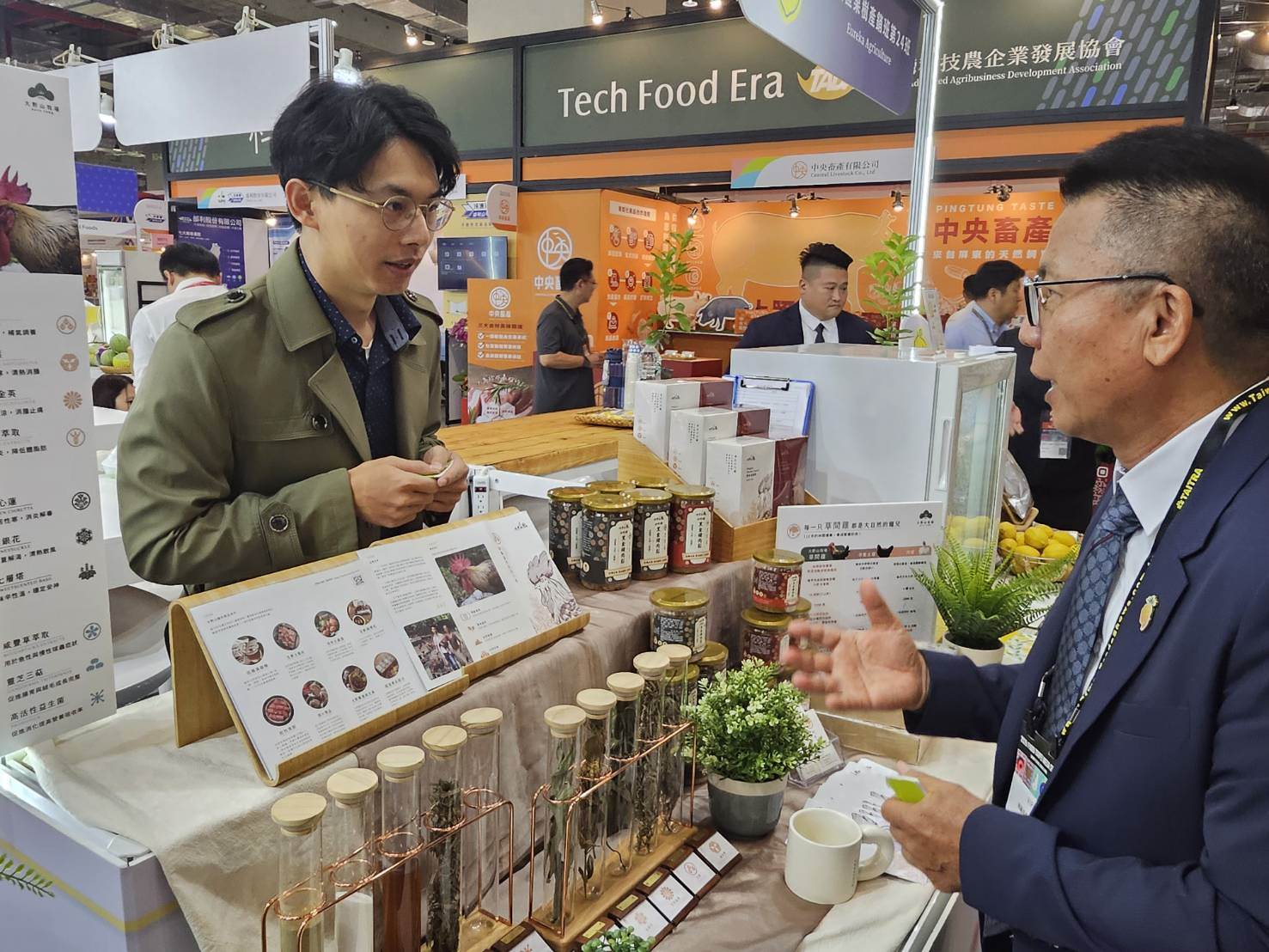 來自高雄杉林的大野山牧場以中草藥取代傳統用藥，打造雞隻好體質。（圖／高雄市政府農業局提供）