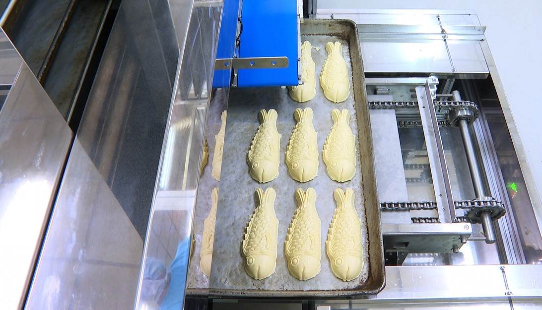 圖說五：魚造型的素三牲為呈現魚的尾部立體層次與餡料均勻度，經過多次的開模測試。