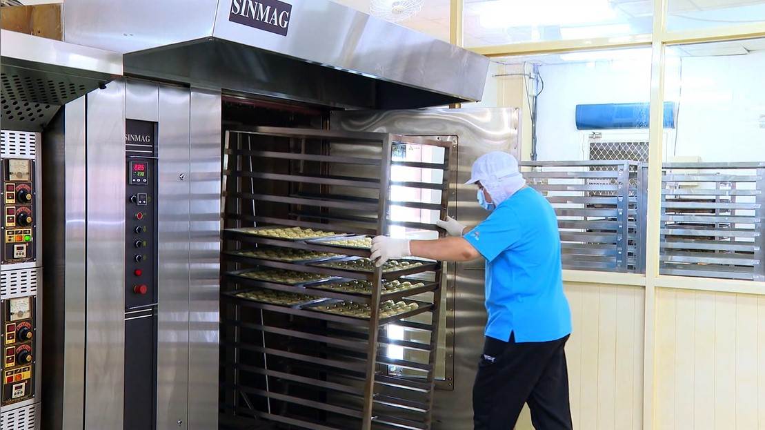 圖說六：成品烘烤時，須依不同形體調整溫層與時間。