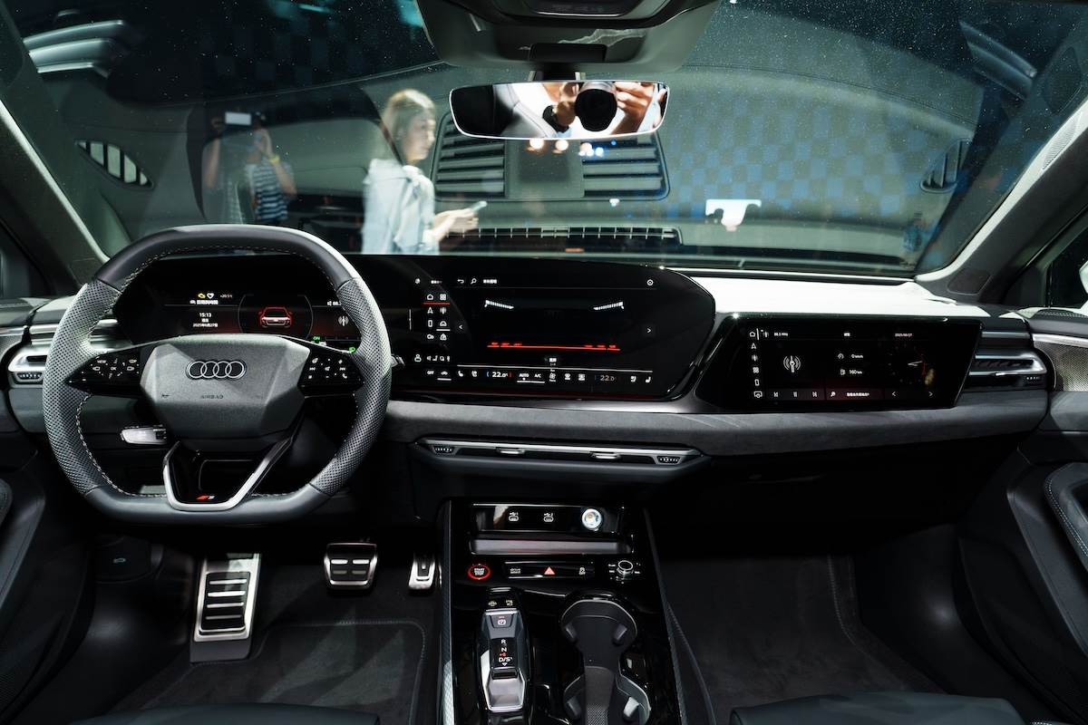 全新Digital Stage數位互動座艙以人本思維為設計核心，導入E³ 1.2 電子架構，整合11.9吋數位儀表與14.5吋中央MMI觸控螢幕。（圖／林昱丞攝影）