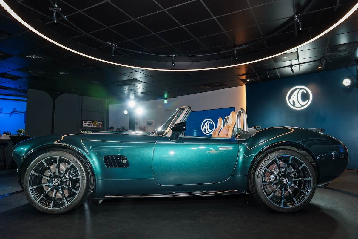 整體座艙空間更加符合人體工學設計，車輛輪距增大，搭配21吋胎圈，帶來寬闊大器的車身姿態，重新調整的車重分配與低重心設計，顯著提升了操控性與靈活表現。（圖／林昱丞攝影）