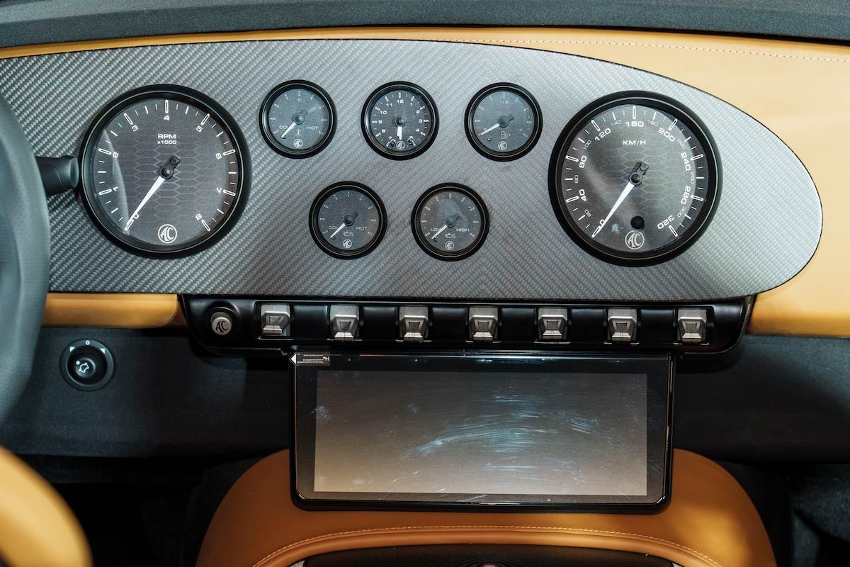 儀表板十分復古，保留經典傳統。（圖／林昱丞攝影）