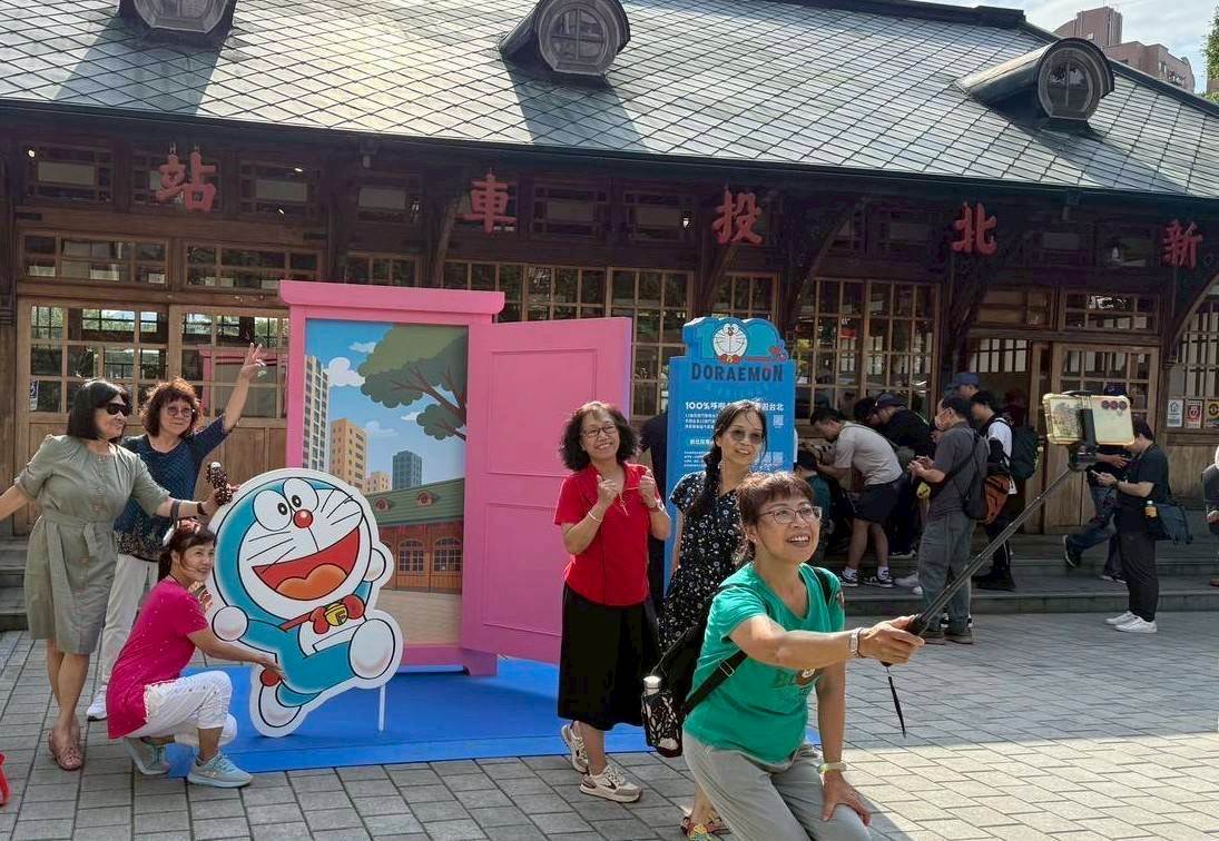LINE_ALBUM_1150628打卡任意門拿限定徽章！ 跟著哆啦A夢暢遊臺北12區_250628_2