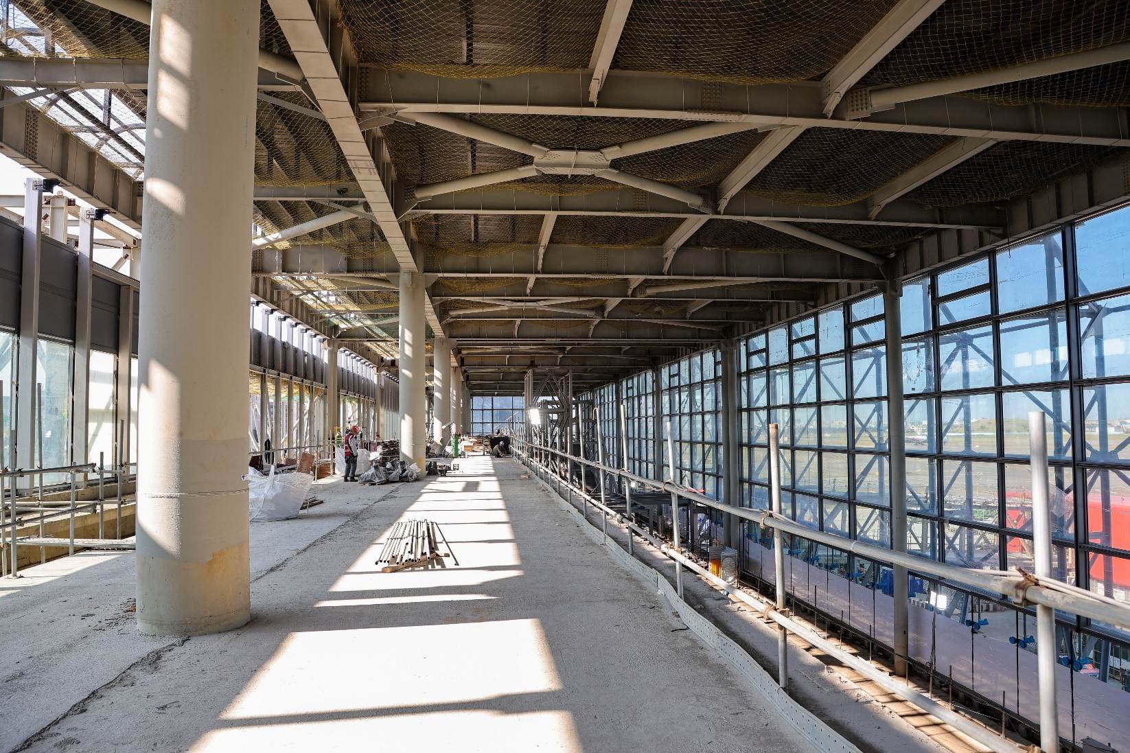 北登機廊廳的設計強調通透明亮，讓旅客在候機時可以欣賞空側景觀，並提升便利性。（圖／桃園國際機場提供）