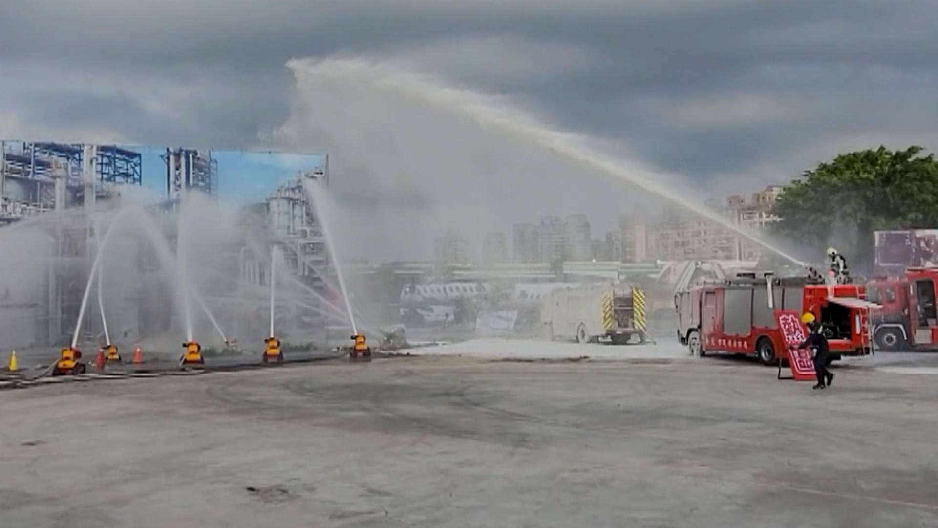 透過演練強化人員熟悉應變流程，同時整合科技與應變管理，全面提升災害處置效率。（圖／東森新聞）