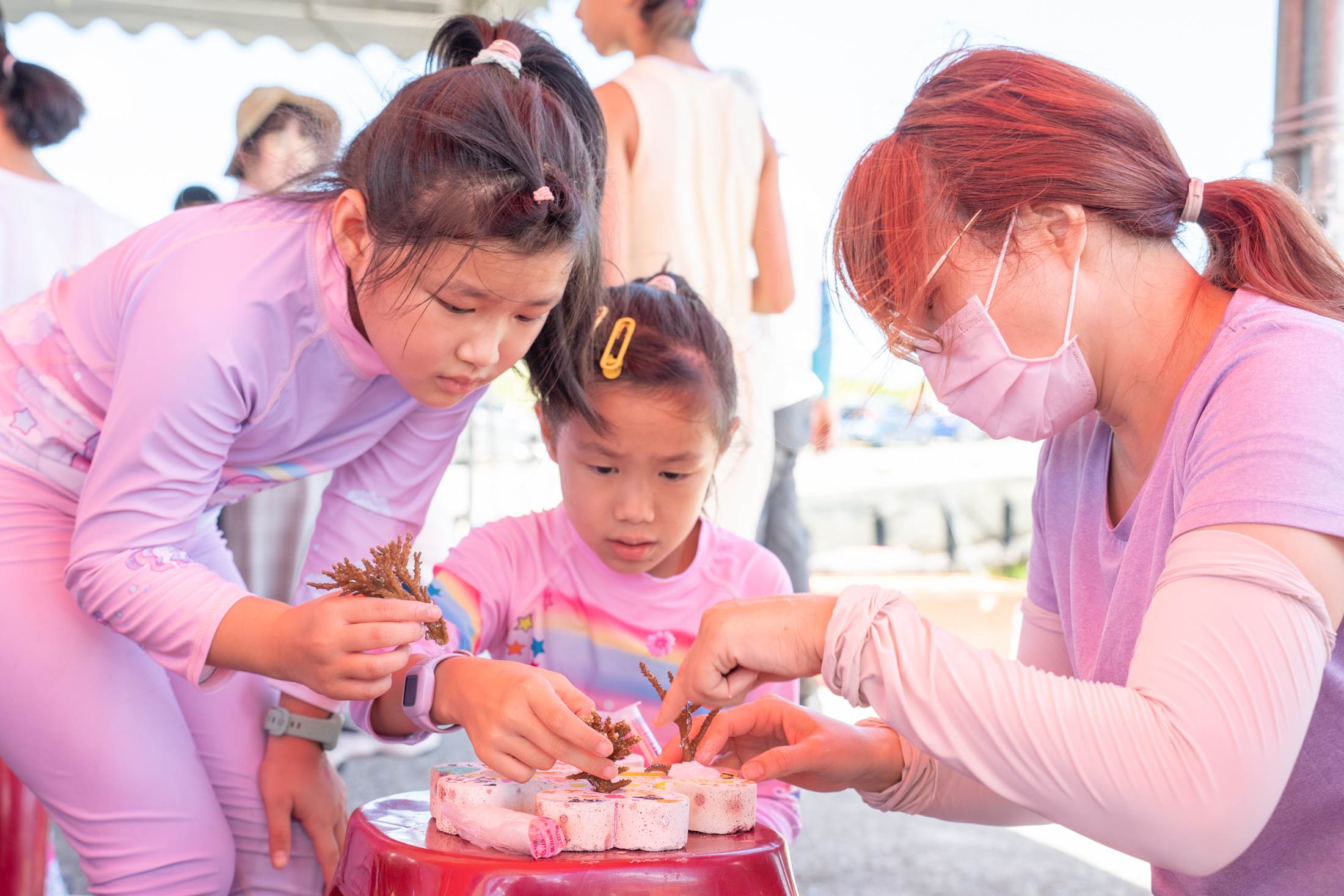 海洋教育讓孩童參與珊瑚復育。（圖／新北市政府農業局提供）