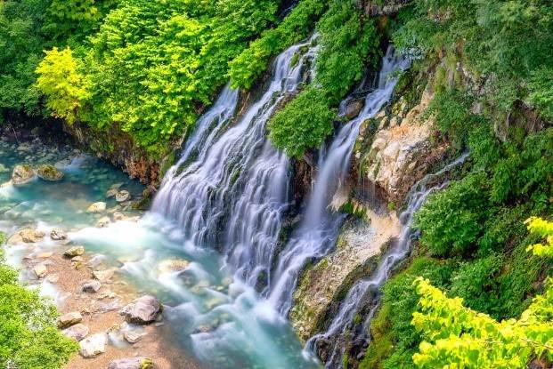 美瑛夢幻雙景：白鬚瀑布 + 青池。（圖／找到了旅行社提供）