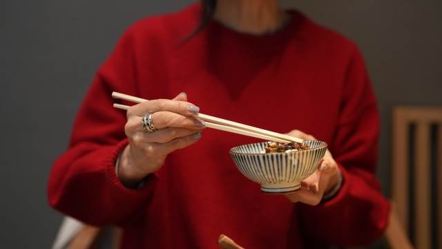 廖繼鼎醫師強調，吃不下、只能喝流質已經是大大的紅燈了。（示意圖／翻攝自photoAC）