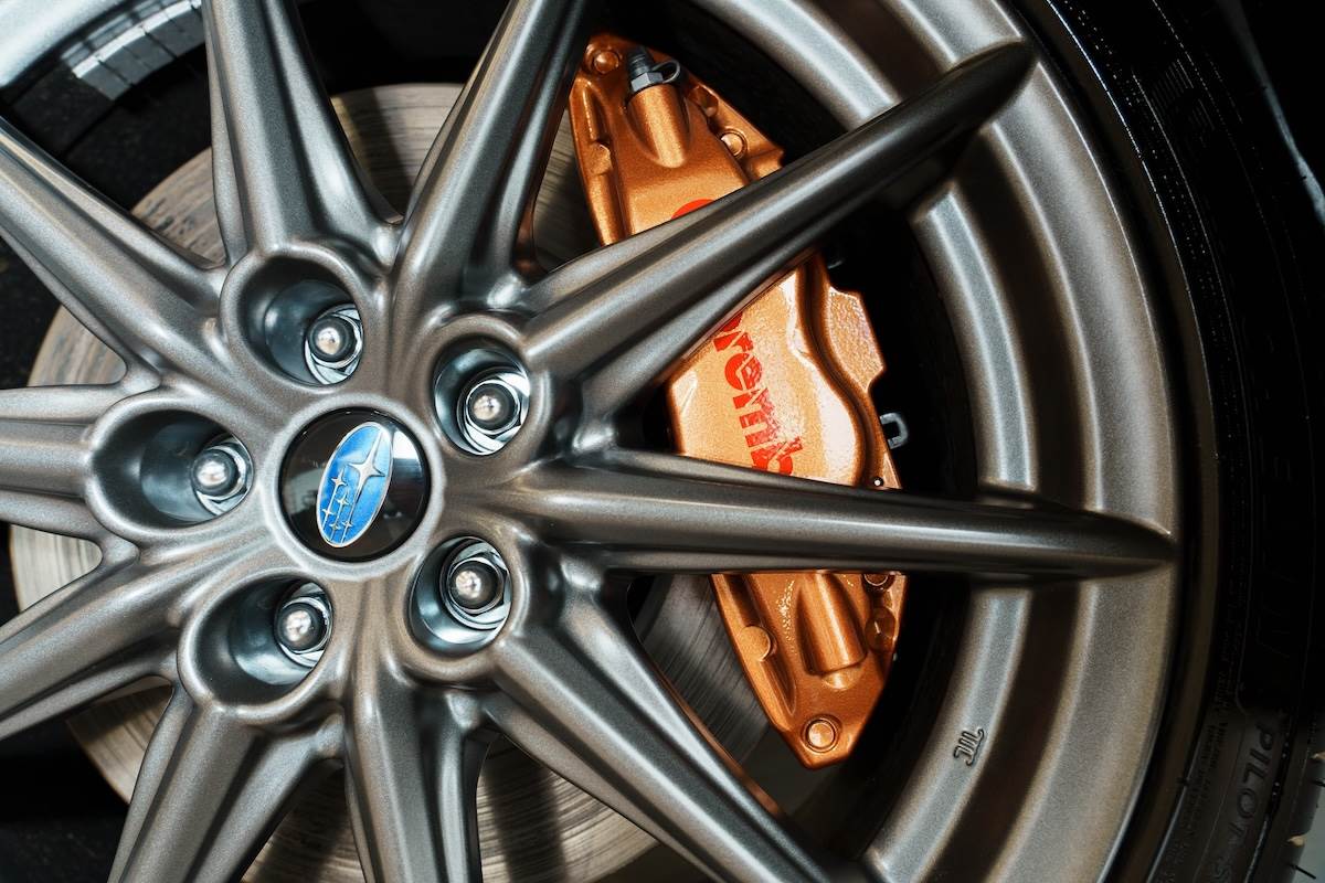 BRZ STI / Brembo配備了Brembo煞車系統，擁有經典的金色卡鉗搭配紅色Brembo字體設計。（圖／意美汽車提供）