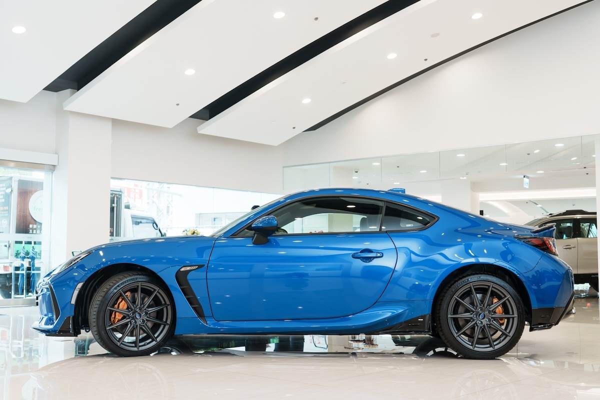 搭載專屬的STI空力套件，包含STI破鋒前下擾流板、STI隱刃側裙與後下擾流板，以及STI飾徽通風側腮。。（圖／林昱丞攝影。資料畫面）