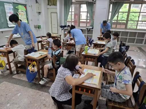 中華民國自閉症基金會「幼小轉銜聯盟計畫」致力於協助自閉症兒童，在關鍵的升小銜接階段順利適應，從幼兒園跨進小學，是許多家庭面臨巨大壓力與焦慮的轉捩點。