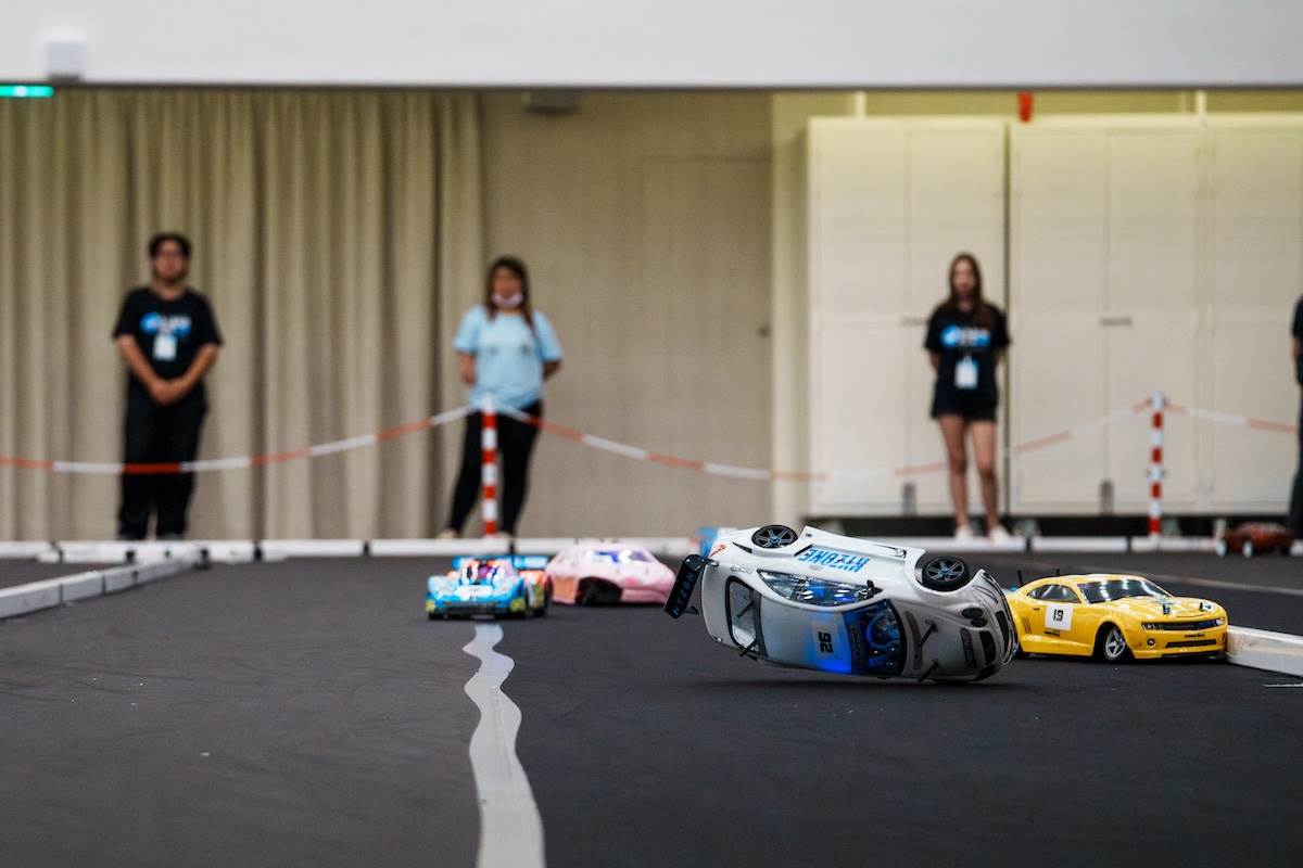 比賽十分激烈,碰撞翻車都難免,甚至還會有「噴裝」的情形。(圖/林昱丞攝影)