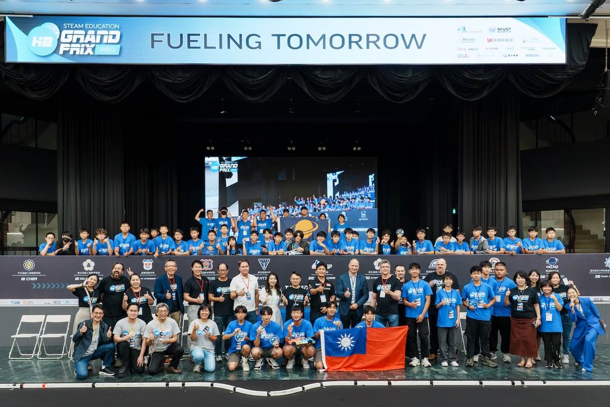 12支隊伍「以車會友」,彼此分享、切磋車輛技術,達到教育目的。(圖/林昱丞攝影)