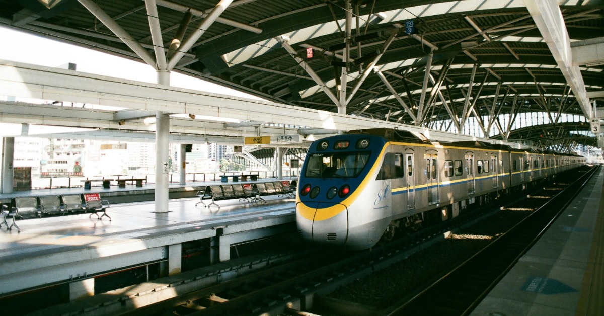 台鐵宣布中午12點前西部幹線對號列車、區間(快)車斗六到臺南間及三支線停駛。（圖／翻攝自pexels）