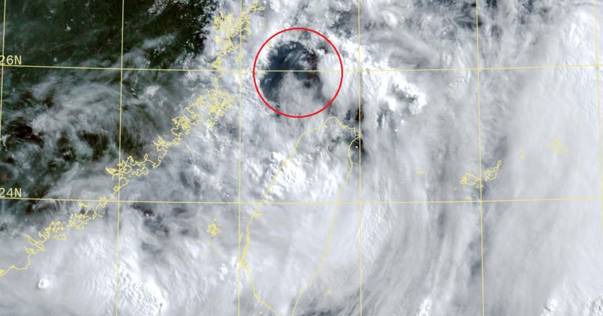 前氣象局局長鄭明典示警環流可能重組中。翻攝畫面