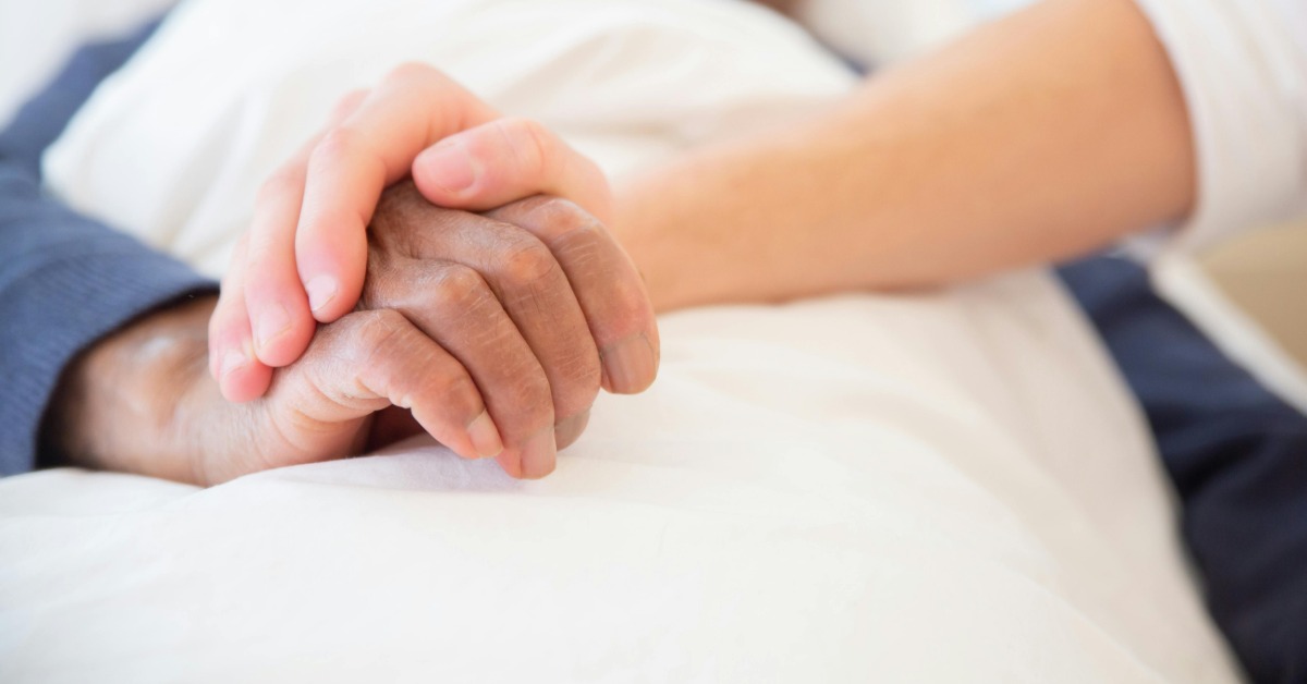 桃園一名44歲的吳姓男子，因不堪長年照顧脊椎開刀的69歲母親，動手勒斃她。（示意圖／pexels）