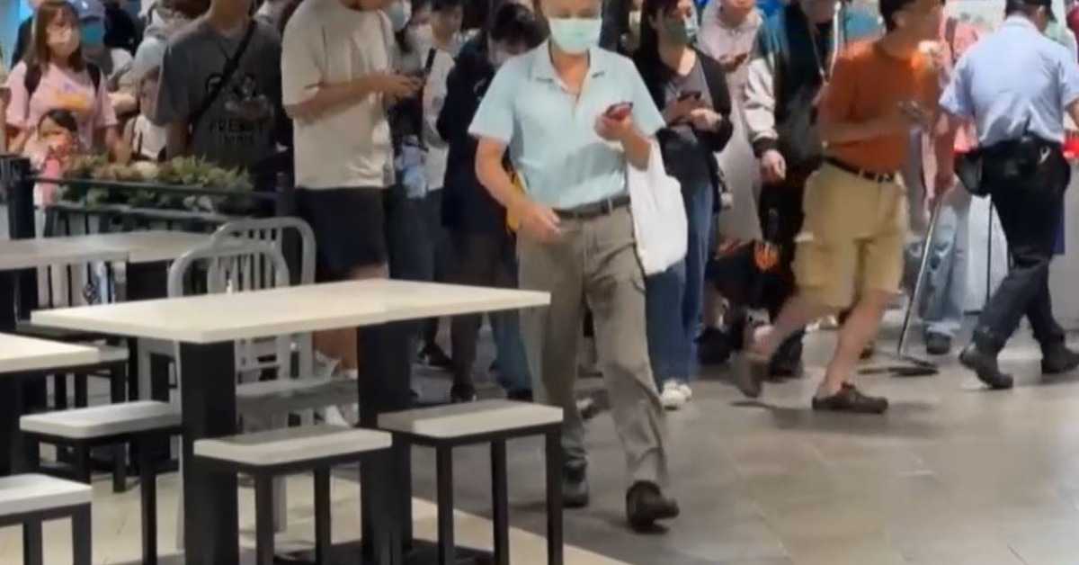 台茂購物中心因為照常營業，湧入許多人潮。（圖／東森新聞）