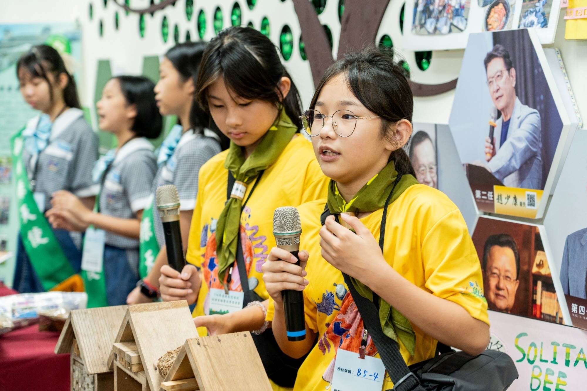 桃園市美華國小同學分享研究新發現的蜜蜂物種特徵。(圖/黑松教育基金會提供)