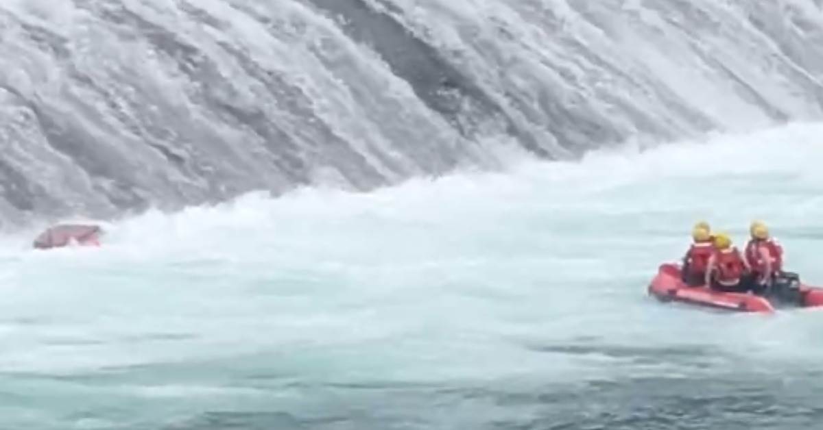 新北市新店區廣興橋下游8日午後發生一起令人痛心的溺水救援意外。（圖／東森新聞）