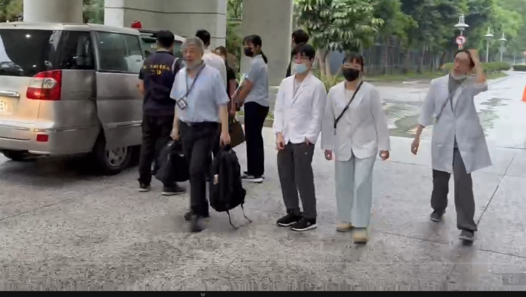 檢查官到醫院相驗張敬謙。