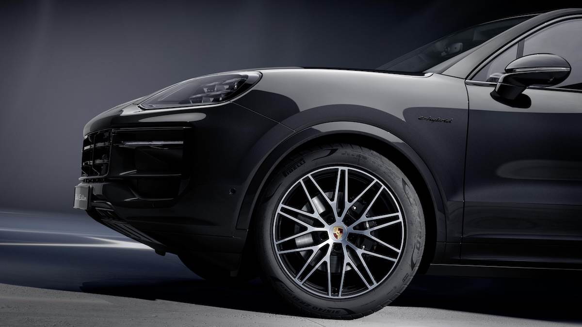 Cayenne Black Edition特仕車型外觀與內裝皆融入黑色細節設計。(圖/Porsche提供)