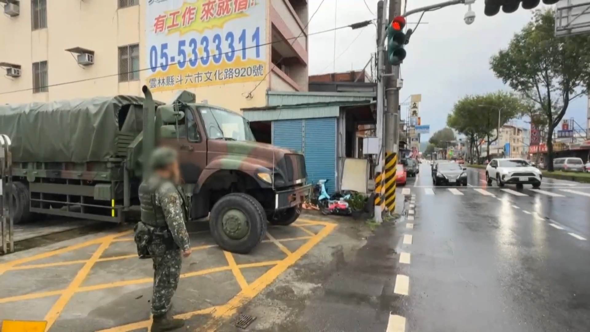 軍車壓騎士24004