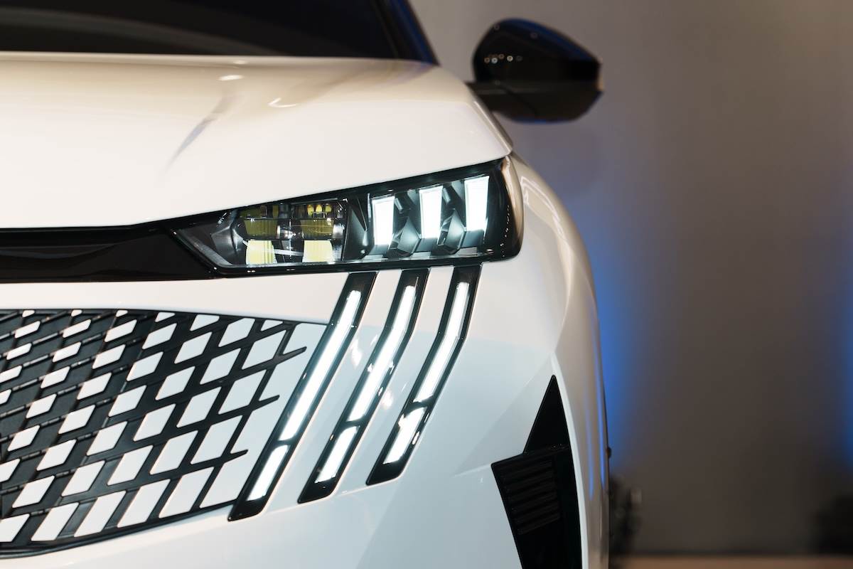 獅眼燈組搭配三爪式LED日間行車燈，勾勒出如獅王凝視般的張力輪廓。（圖／林昱丞攝影）