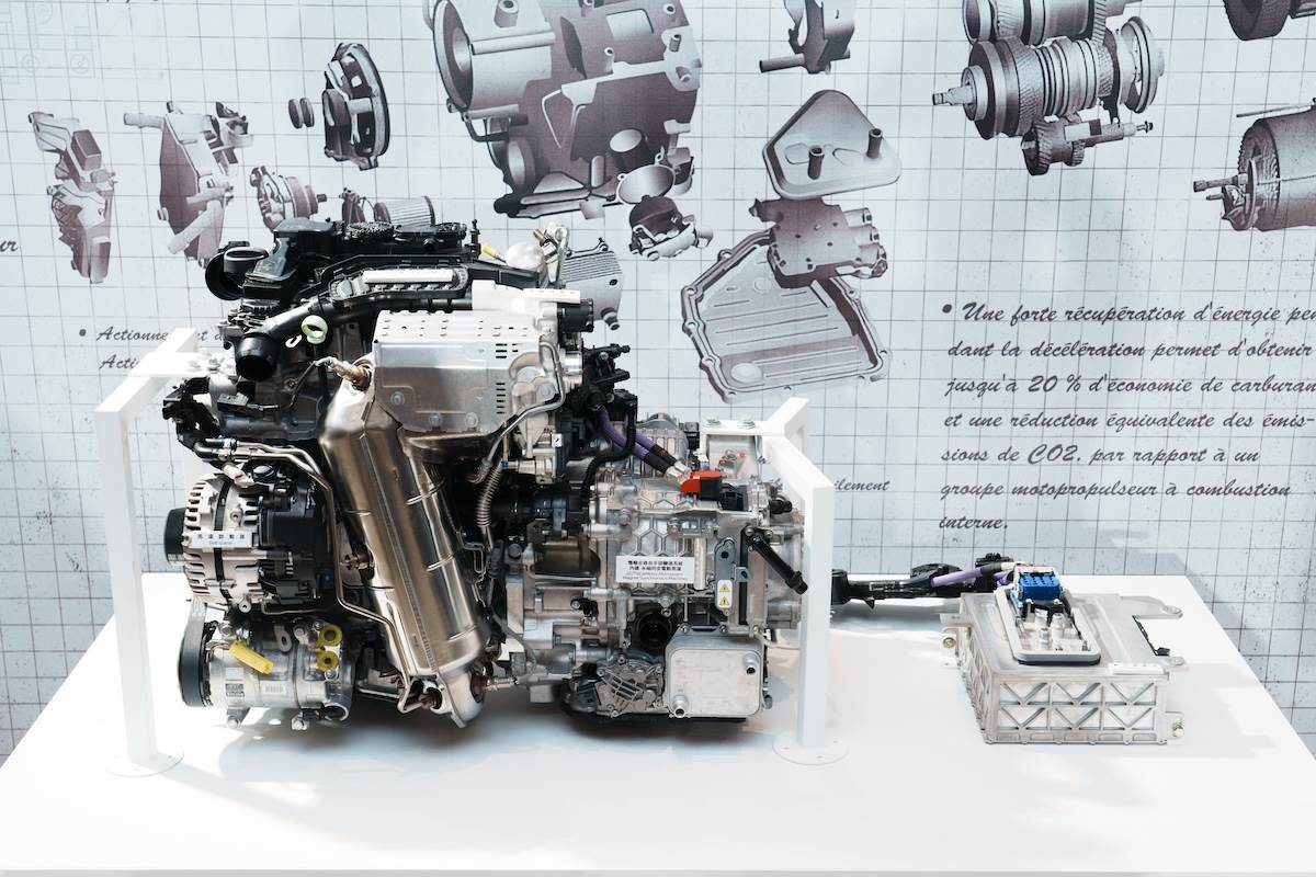 動力系統採用1.2L PureTech 三缸缸內直噴渦輪增壓汽油引擎，搭配嶄新e-DCS6濕式雙離合器6速自手排變速系統與整合式P2電機馬達。（圖／林昱丞攝影）