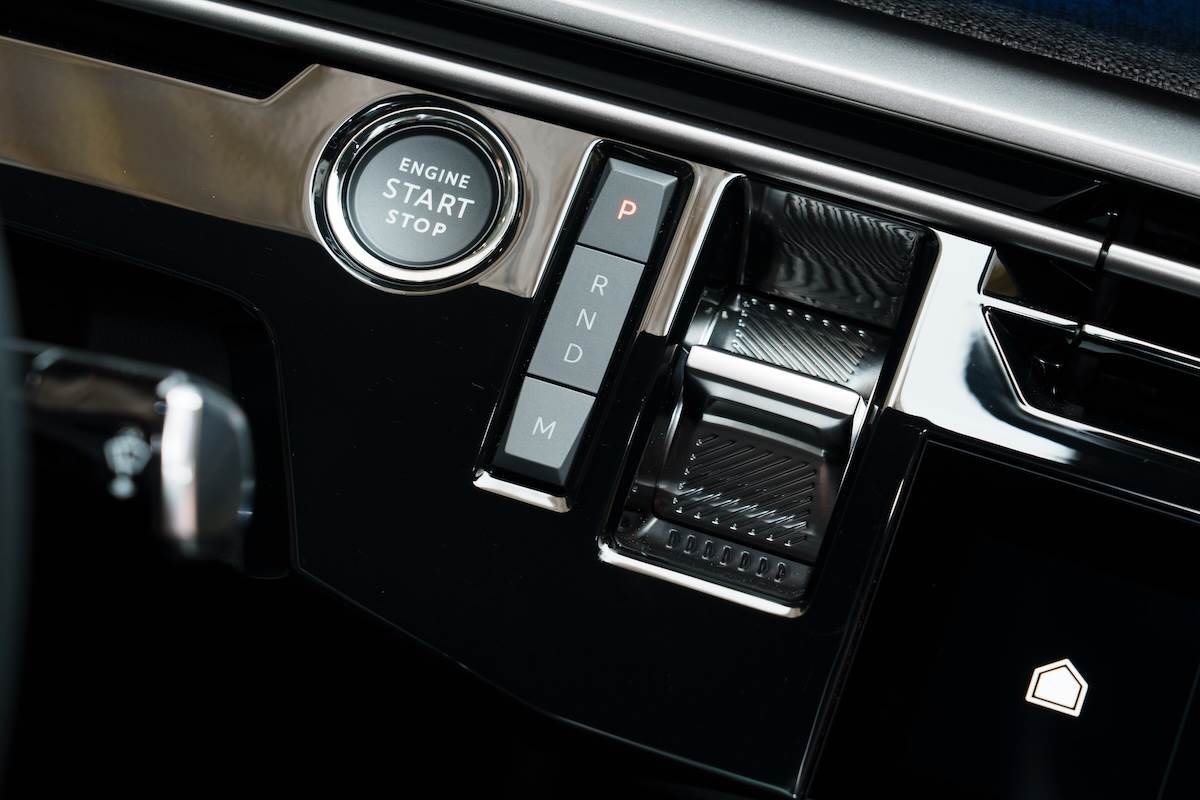 P2 HYBRID油電混合動力系統具備高智能「自動化能源管理系統」，能依照駕駛習慣與行車路況自動切換動力來源。（圖／林昱丞攝影）