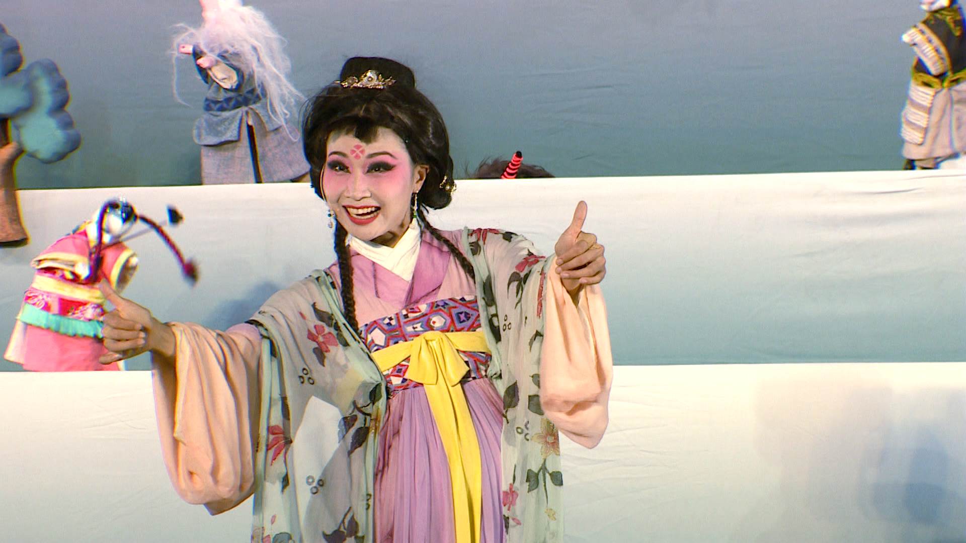 由人偶劇結合布袋戲，和動畫的「哪吒鬧龍宮」熱鬧登場。（圖／東森新聞）