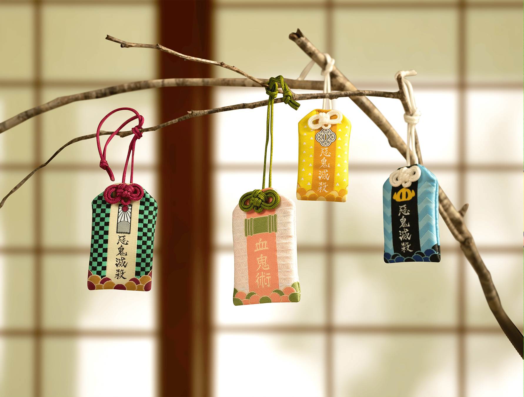 四款主角限定御守，採盲包開箱，驚喜連連。