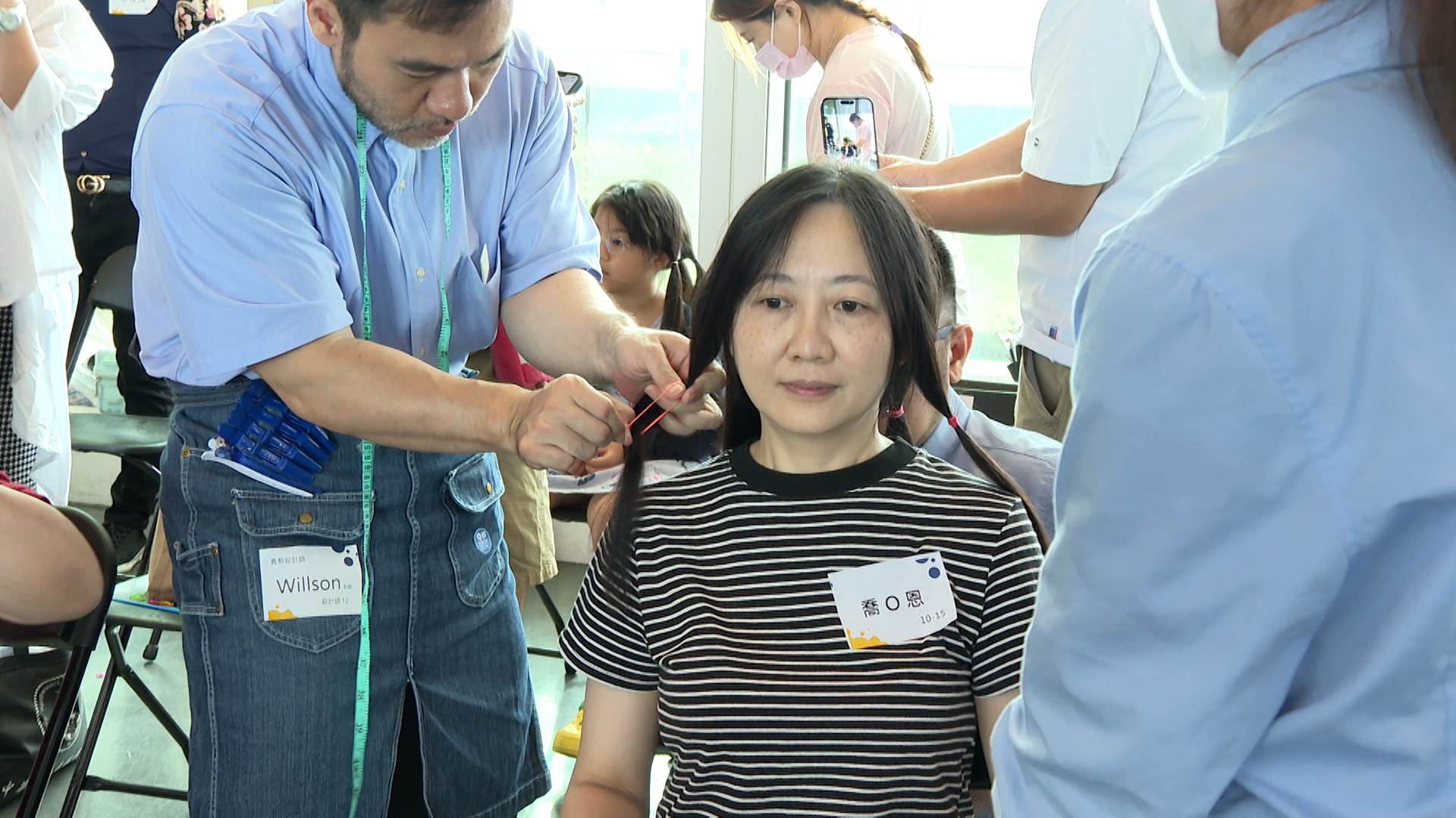 公益<a href='/search/tags/捐髮/' target='_blank'>捐髮</a>計畫吸引百位響應，讓愛心化作假髮，幫助癌友重拾自信。（圖／東森新聞）