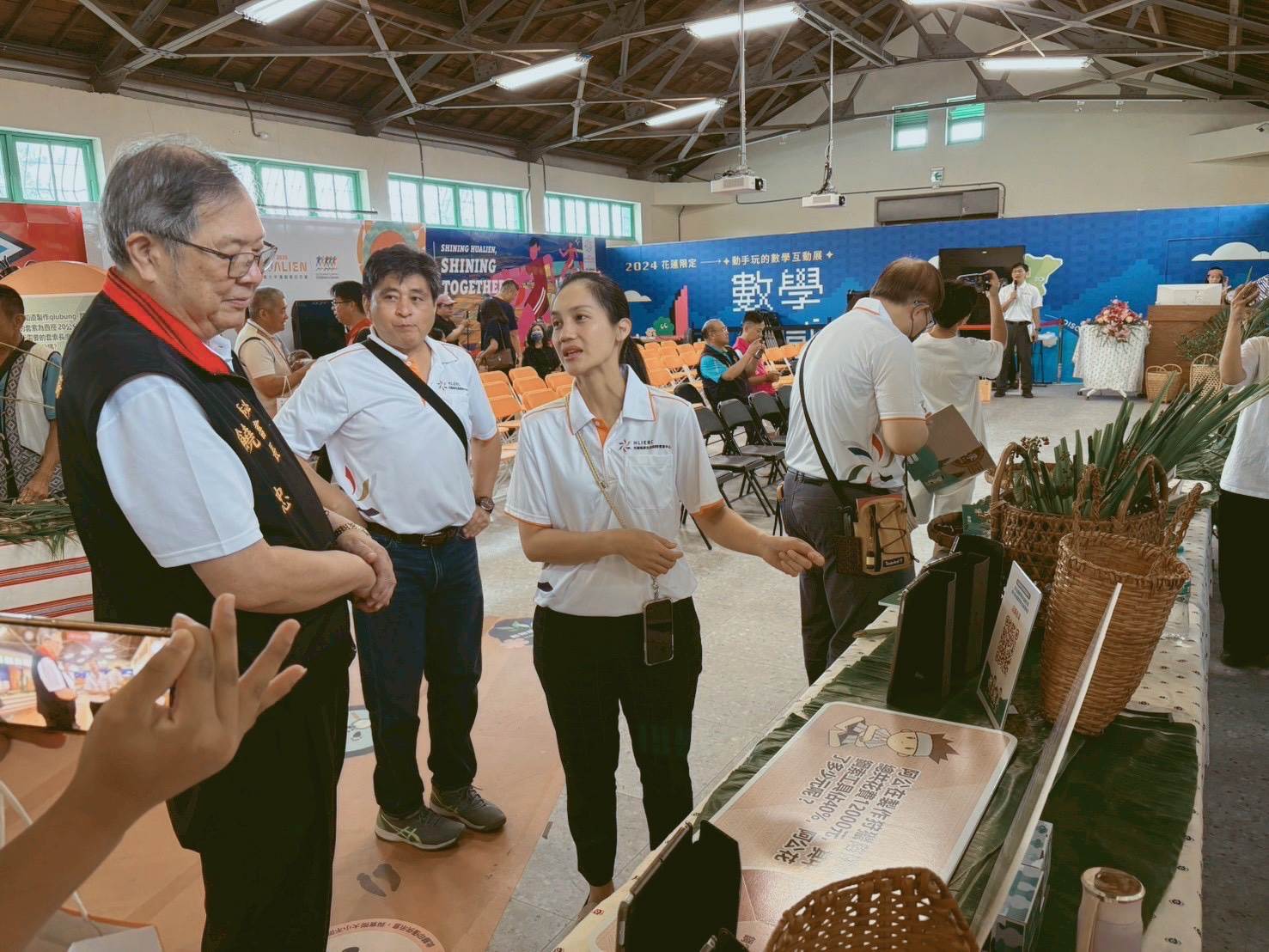 活動設有簡報、教材展示、教學示範及VR互動體驗，現場教師踴躍參與。（圖／花蓮縣政府提供）