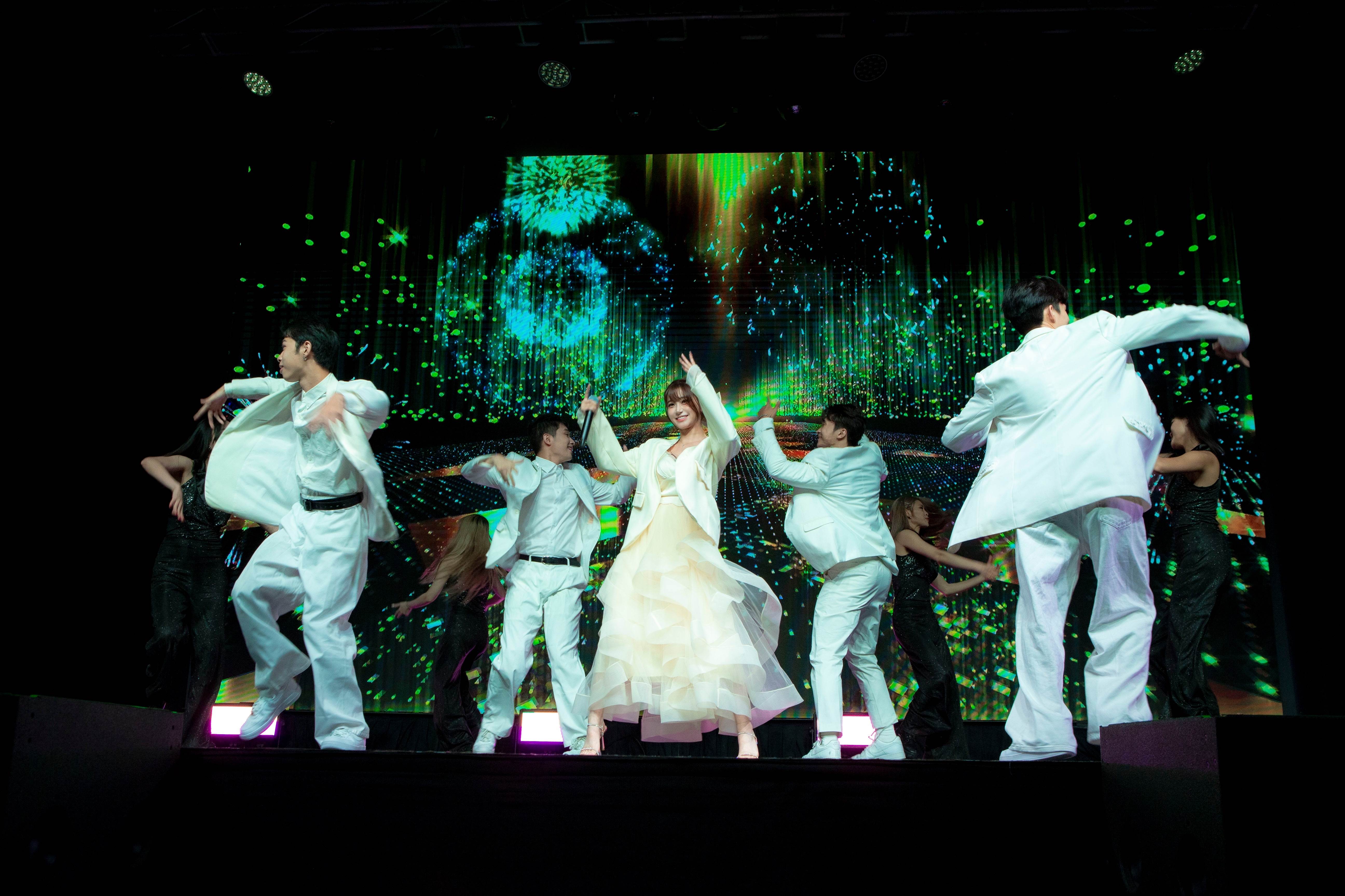 李珠珢準備唱跳表演