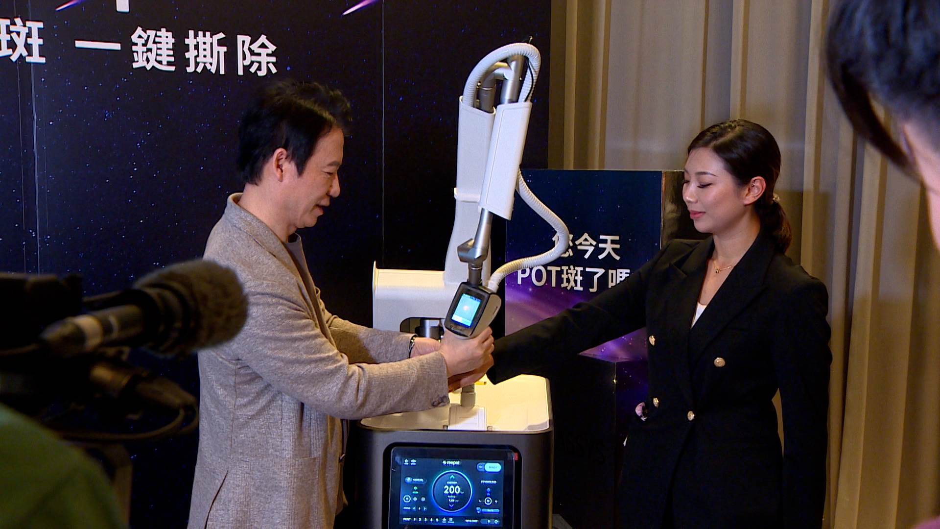 透過AI智能辨識膚況與斑點。（圖／東森新聞）