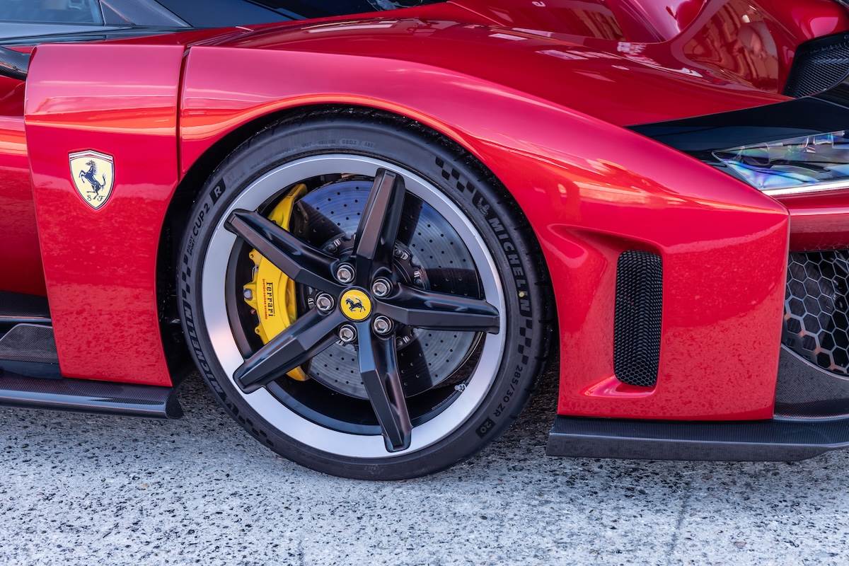 Pilot Sport Cup 2 R K1集結多項源自賽車運動的尖端科技，不僅採用更寬的胎面設計、導入更多先進科技，更首度將模擬技術導入前期設計與研發流程中。（圖／米其林提供）